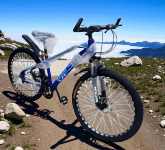 صورة دراجة رياضية زرقاء بكفرات مقاس 26